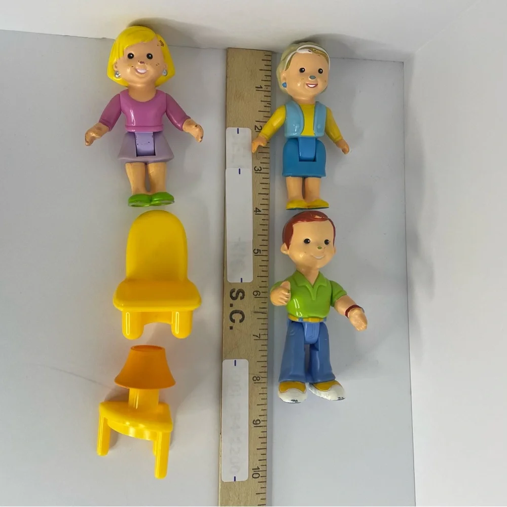 Fisher Price My First Dollhouse Grandma Mom And Dad With Chair and Table Lamp - Picture 11 of 11